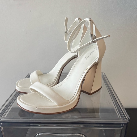 Circus by Sam Edelman White Block Heel Sandals - Picture 3 of 3